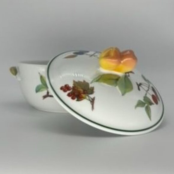 Vintage Royal Worcester Evesham Vale Covered Casserole With Lid Pear Handle 1986 - Picture 10 of 14